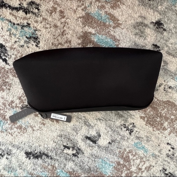 SKIMS NWT Neoprene Zip Make Up Case - Picture 2 of 4